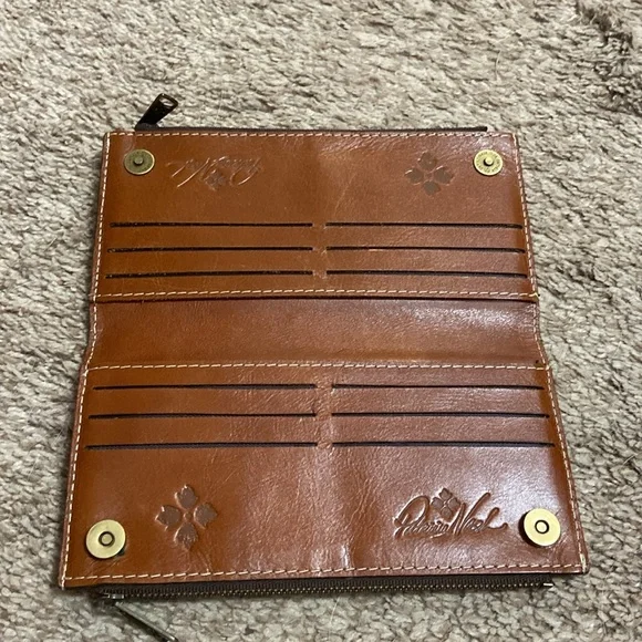 Patricia Nash Elegant Brown Leather Wallet - Picture 2 of 5